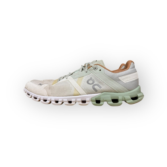 On Shoes - ON Cloud Cloudflow Running Sneaker Shoes Aloe/White Women's Size 9